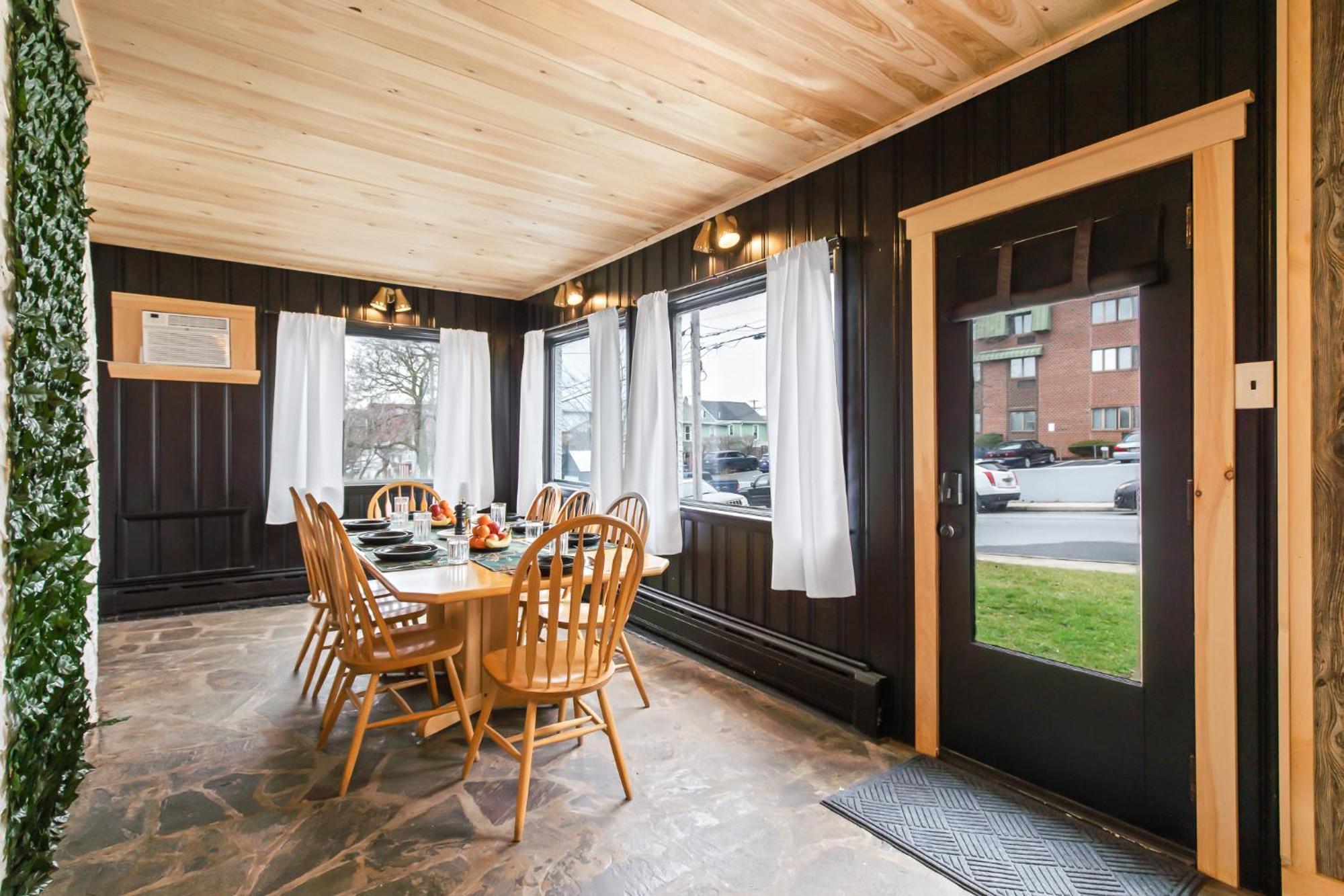 4-bedroom-private Cozy Backyard W Firepit Сasa de vacaciones *