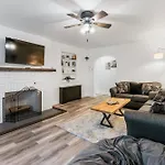 4-Bedroom-Private Cozy Backyard W Firepit