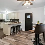 4-Bedroom-Private Cozy Backyard W Firepit