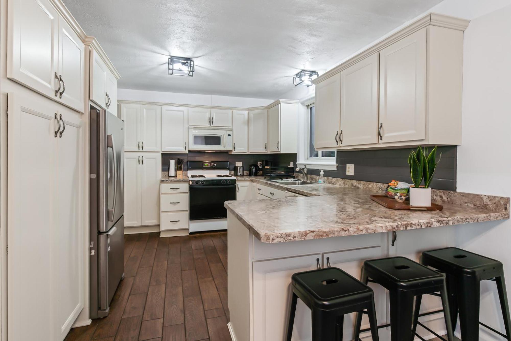 4-bedroom-private Cozy Backyard W Firepit Holiday home *