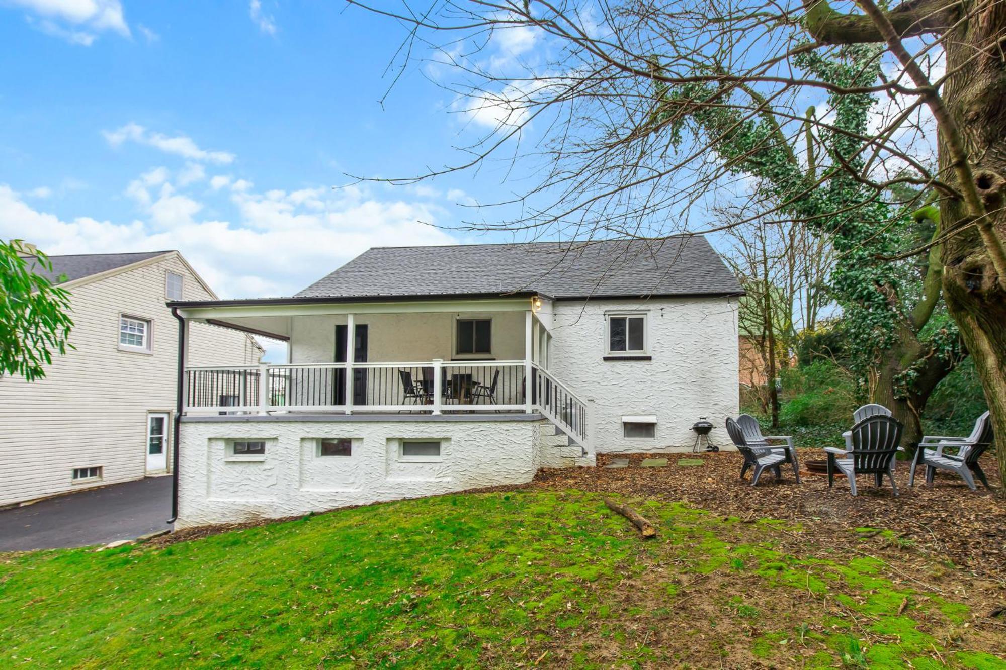 4-bedroom-private Cozy Backyard W Firepit Holiday home