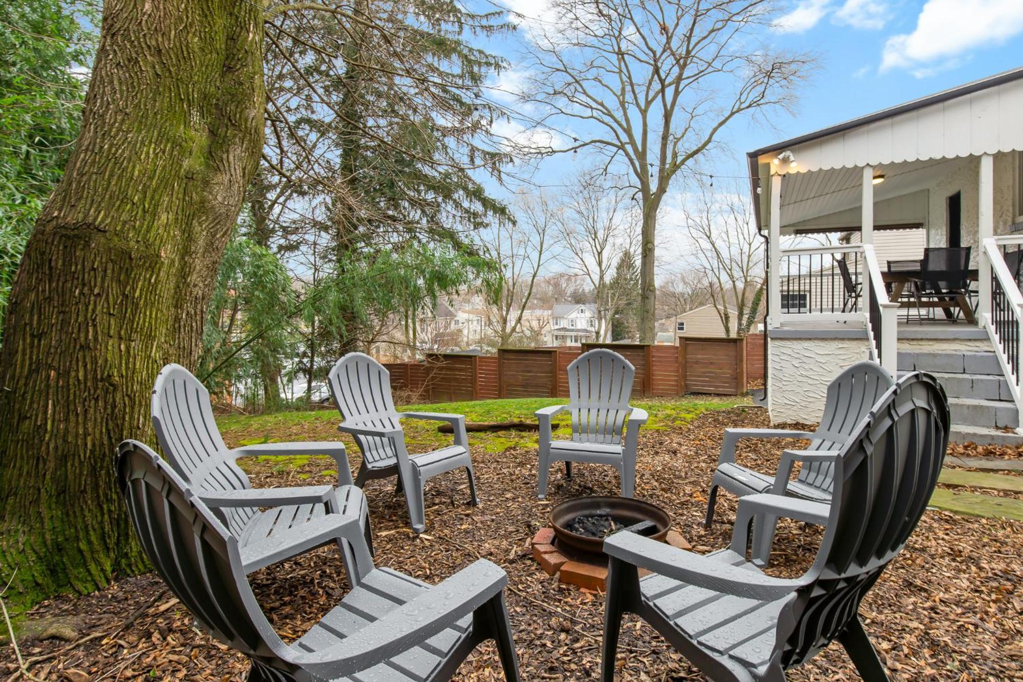 4-bedroom-private Cozy Backyard W Firepit